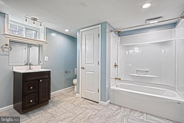 17 CHARLES AVE, Stewartstown, PA 17363