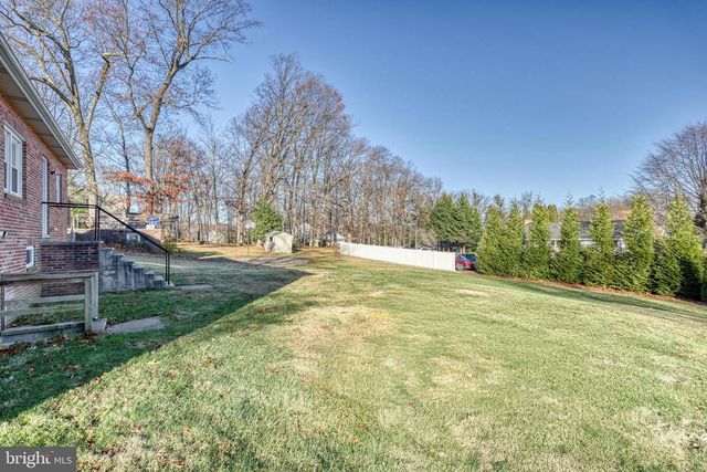 17 CHARLES AVE, Stewartstown, PA 17363