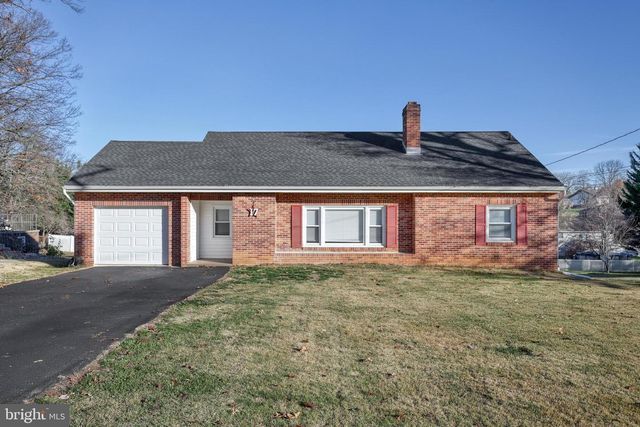 17 CHARLES AVE, Stewartstown, PA 17363