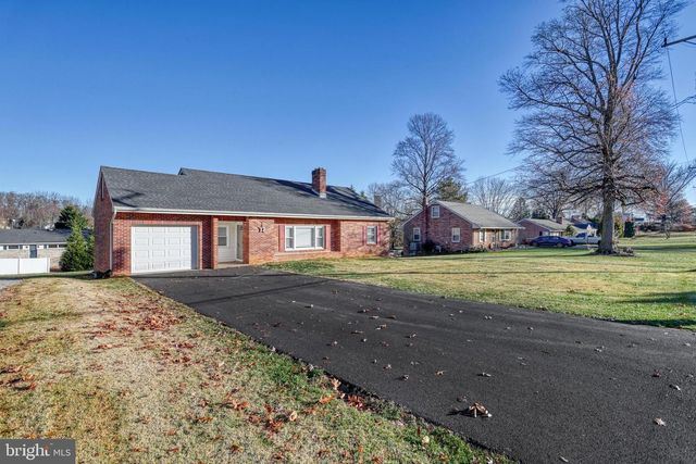 17 CHARLES AVE, Stewartstown, PA 17363