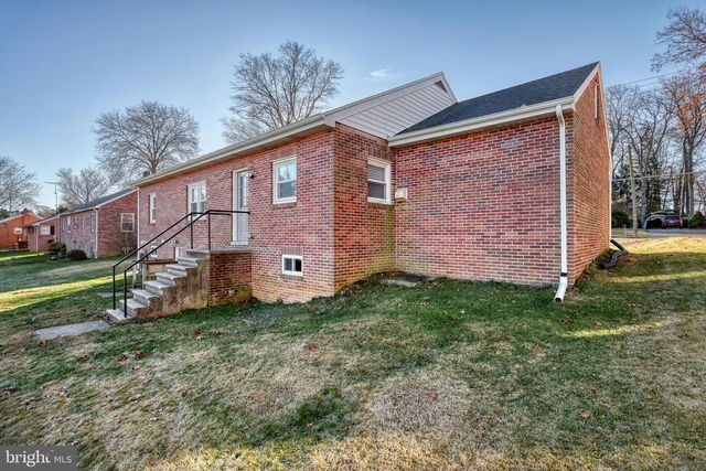 17 CHARLES AVE, Stewartstown, PA 17363