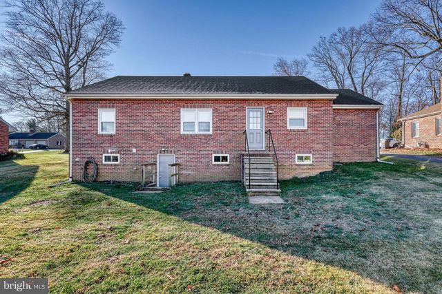 17 CHARLES AVE, Stewartstown, PA 17363