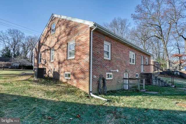 17 CHARLES AVE, Stewartstown, PA 17363