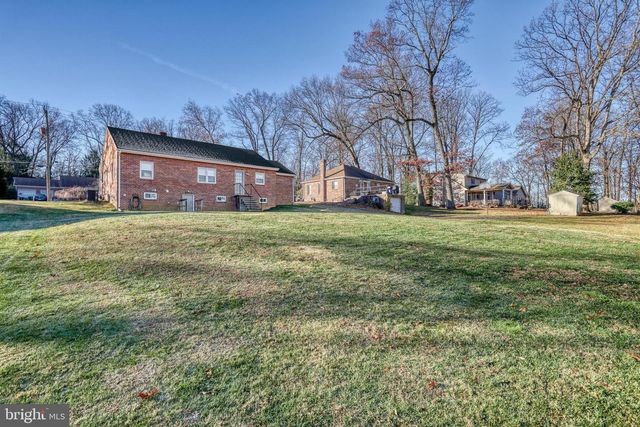 17 CHARLES AVE, Stewartstown, PA 17363