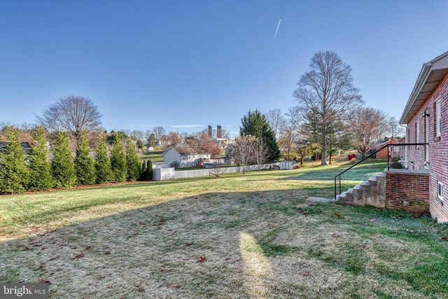 17 CHARLES AVE, Stewartstown, PA 17363