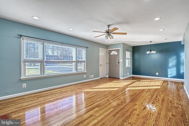 17 CHARLES AVE, Stewartstown, PA 17363