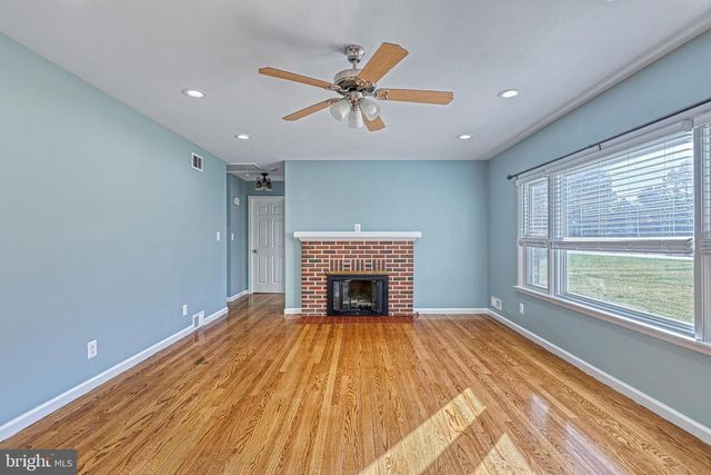 17 CHARLES AVE, Stewartstown, PA 17363