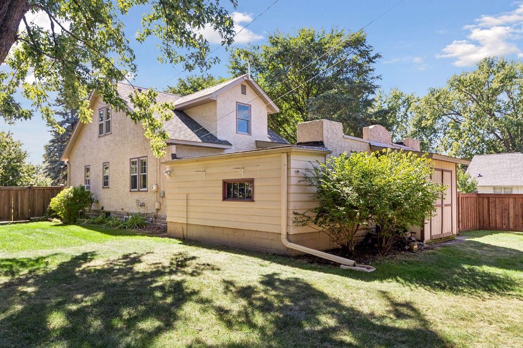705 Wheelock Parkway W, Saint Paul, MN 55117 — exterior