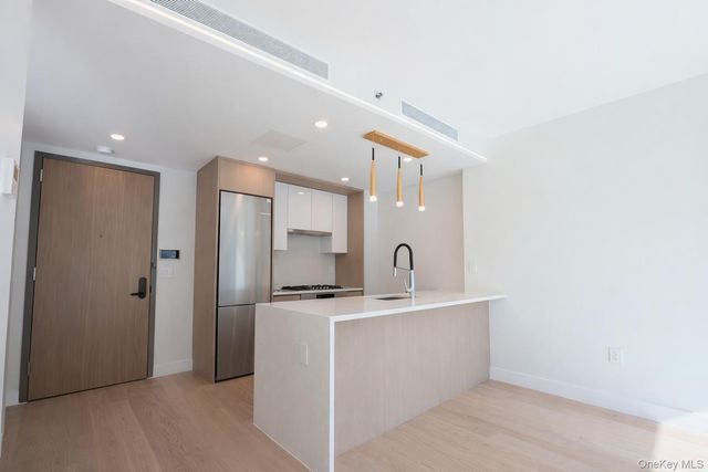 38-20 Parsons Boulevard 426, Flushing, NY 11354