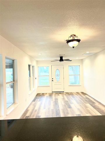 635 White Ave, Rockdale, TX 76567