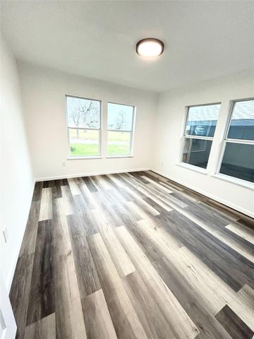 635 White Ave, Rockdale, TX 76567