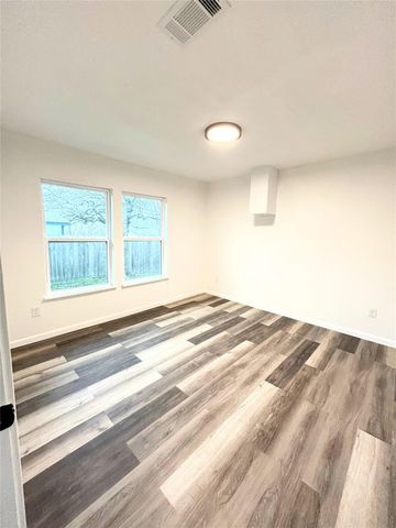 635 White Ave, Rockdale, TX 76567