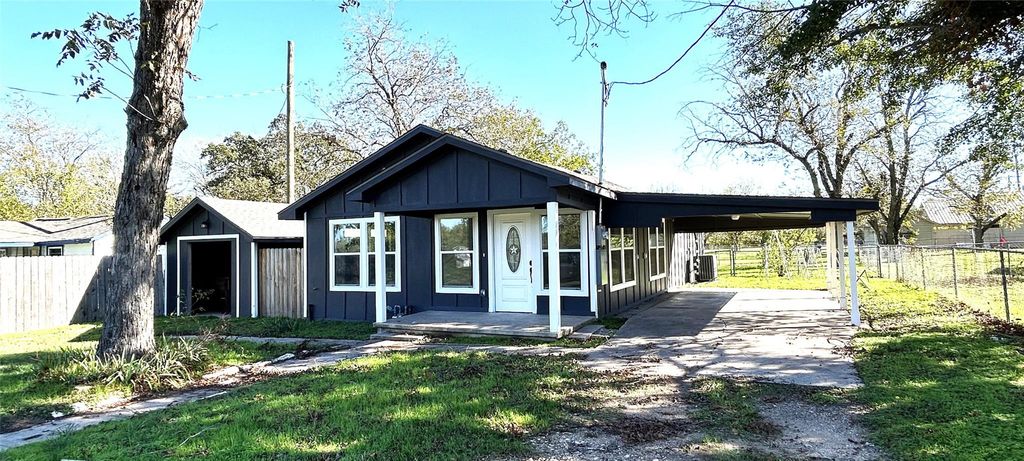 635 White Ave, Rockdale, TX 76567