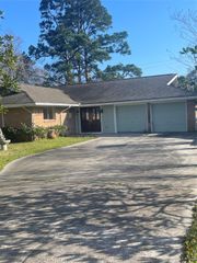 405 Shadylawn Street, Shoreacres, TX 77571