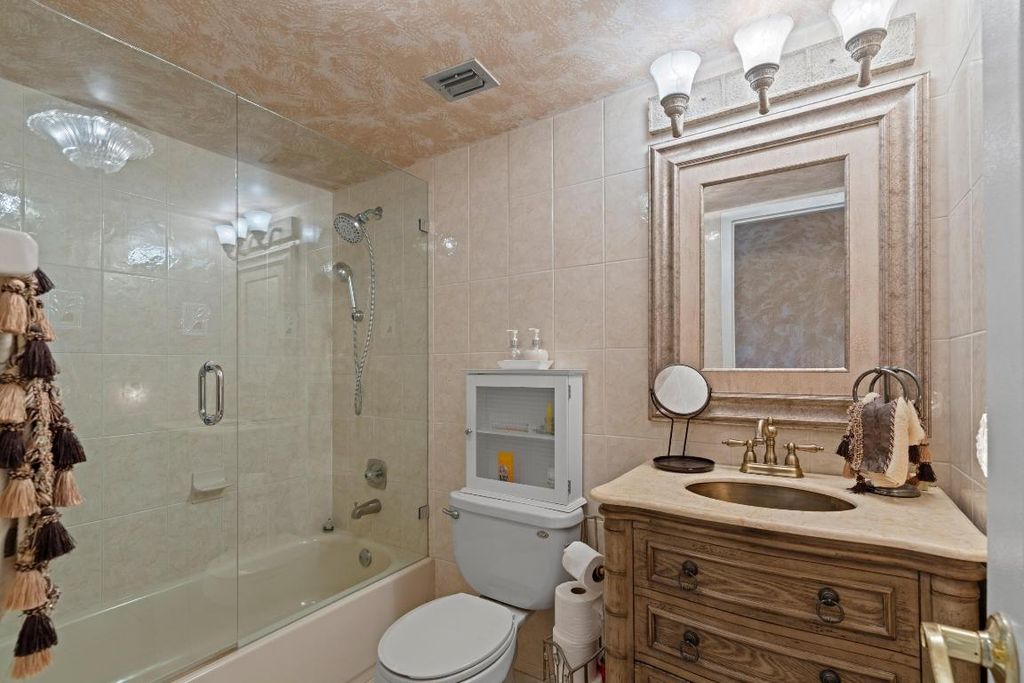 Image 15 of property listing at 581 Mansfield N, Boca Raton, FL 33434