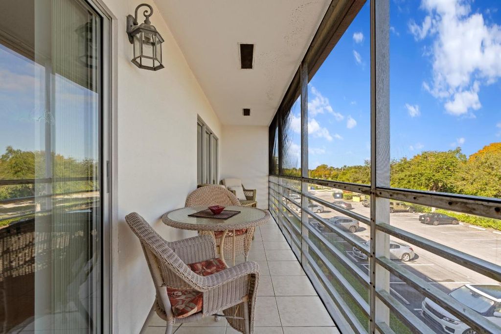 Image 16 of property listing at 581 Mansfield N, Boca Raton, FL 33434