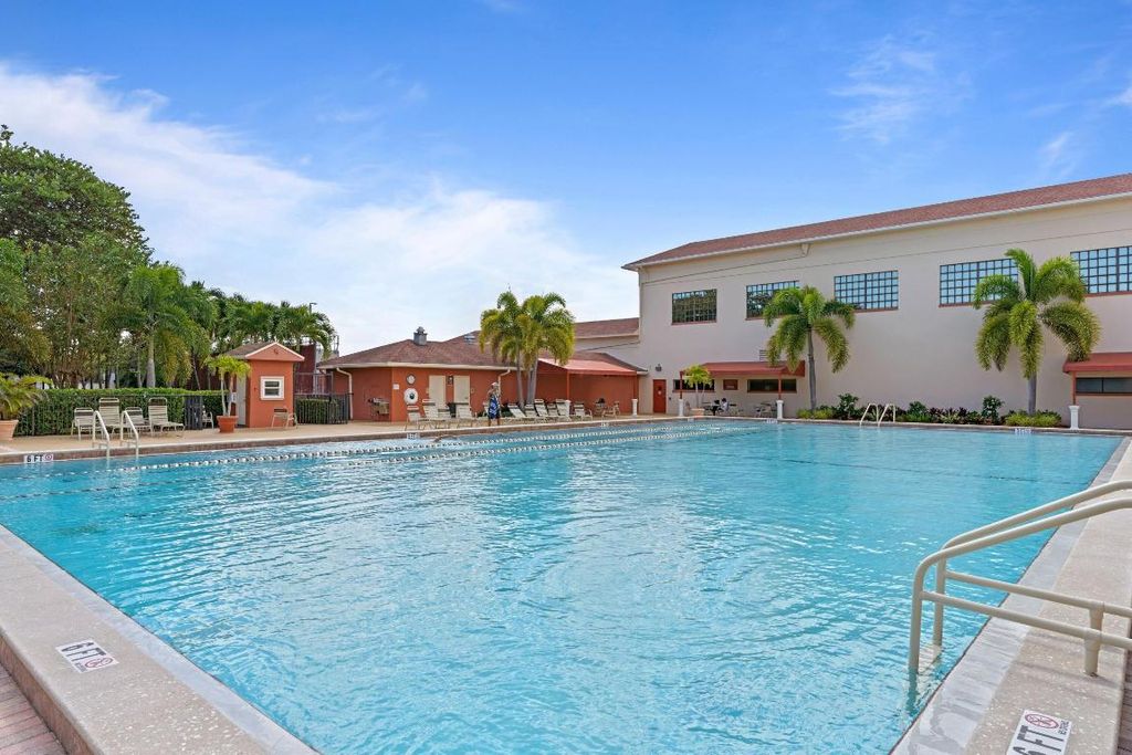 Image 21 of property listing at 581 Mansfield N, Boca Raton, FL 33434