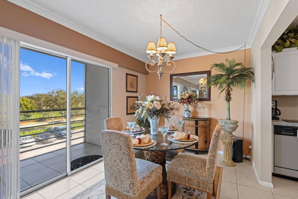 Image 6 of property listing at 581 Mansfield N, Boca Raton, FL 33434