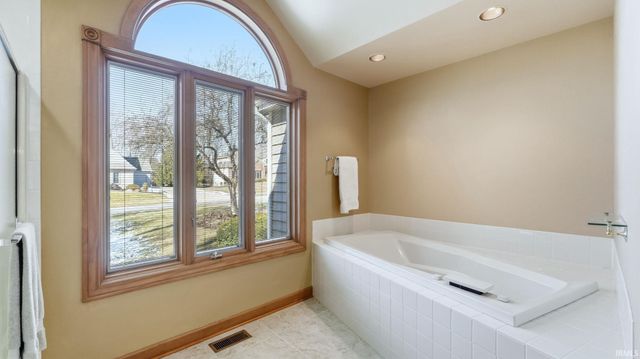 6409 Beaver Creek Court, Fort Wayne, IN 46814