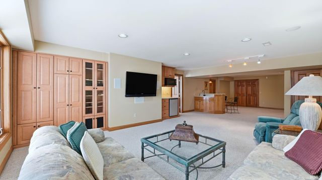 6409 Beaver Creek Court, Fort Wayne, IN 46814