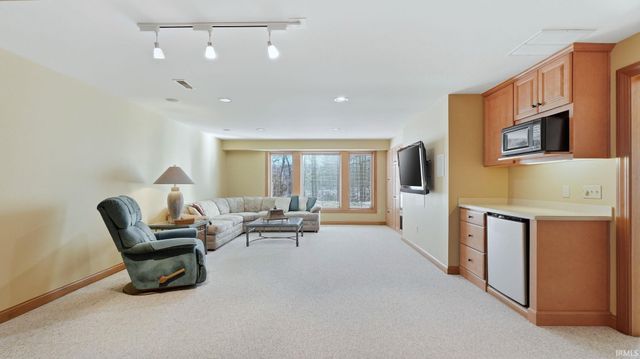 6409 Beaver Creek Court, Fort Wayne, IN 46814