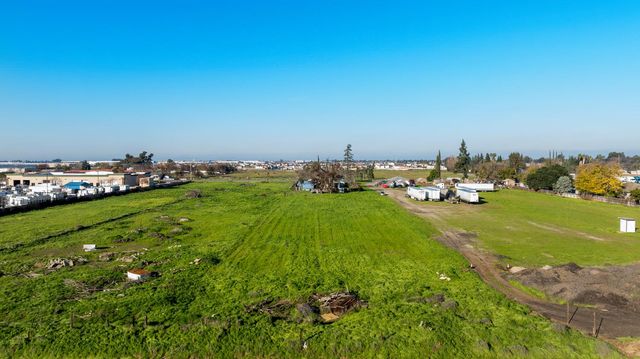 2256 W Yosemite Ave, Manteca, CA 95337