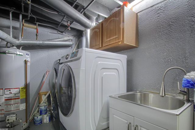 38343 Carolon Blvd, Westland, MI 48185