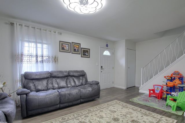 38343 Carolon Blvd, Westland, MI 48185