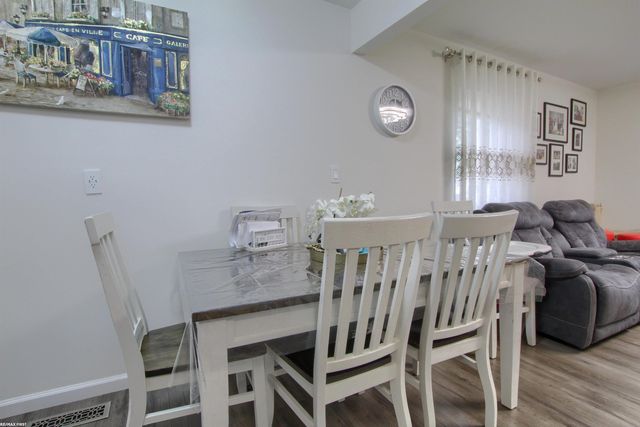 38343 Carolon Blvd, Westland, MI 48185