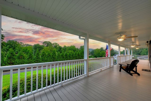 832 W First Street, Blue Ridge, GA 30513