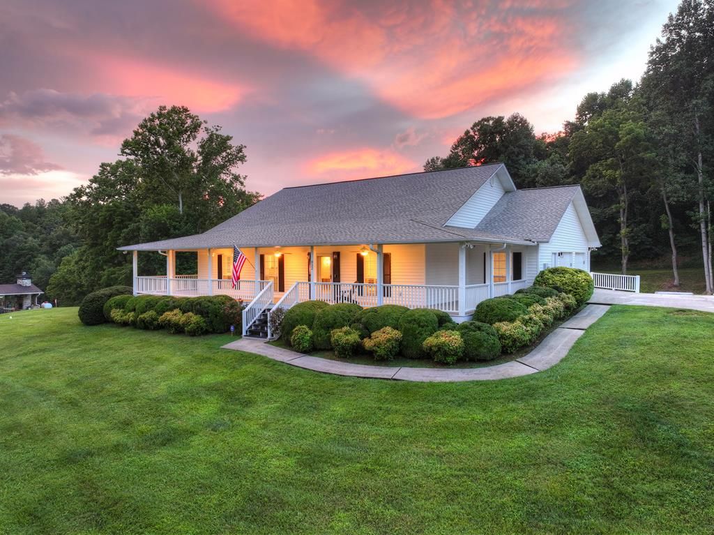 832 W First Street, Blue Ridge, GA 30513