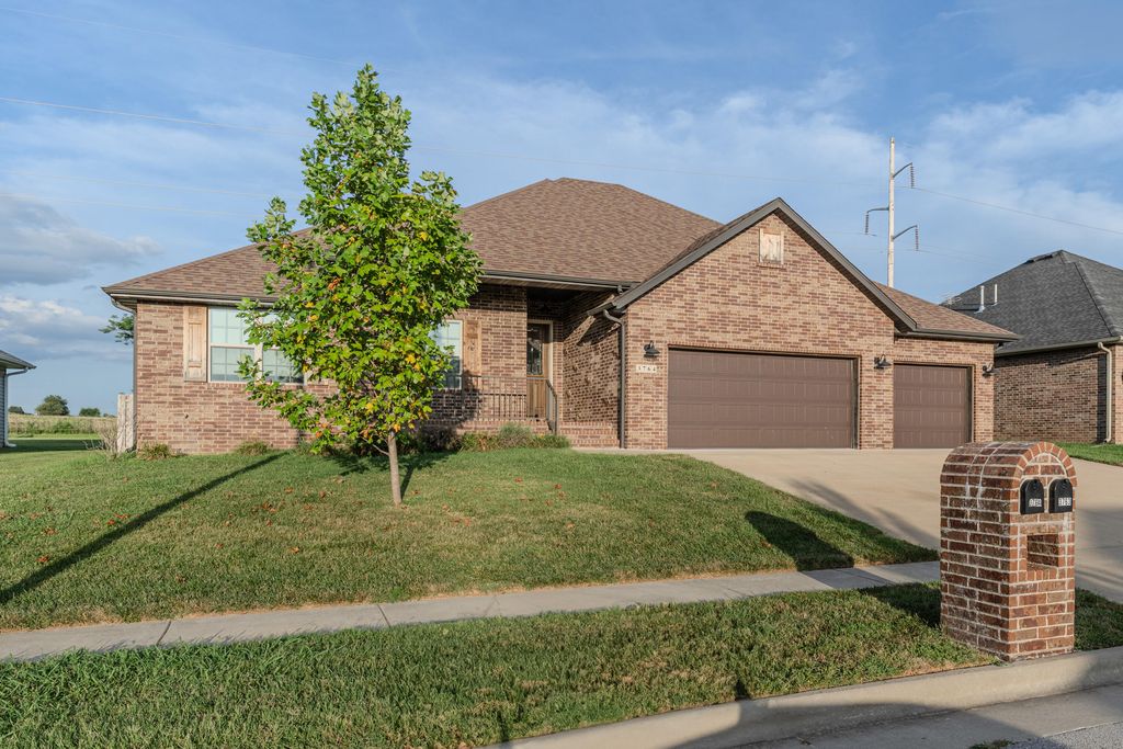 3764 North Huntington Avenue, Springfield, MO 65803