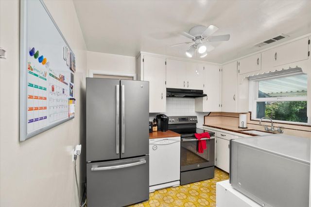 165 N Bryan Ave, Oakdale, CA 95361