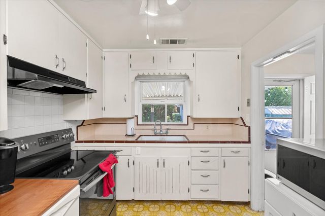 165 N Bryan Ave, Oakdale, CA 95361