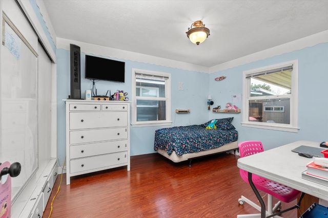 165 N Bryan Ave, Oakdale, CA 95361