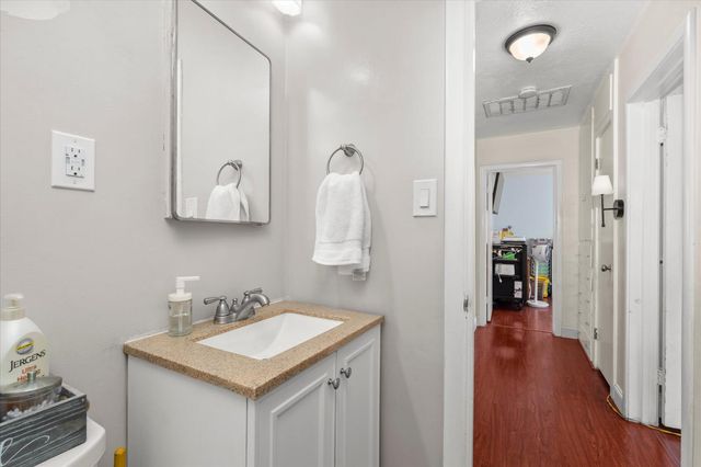 165 N Bryan Ave, Oakdale, CA 95361