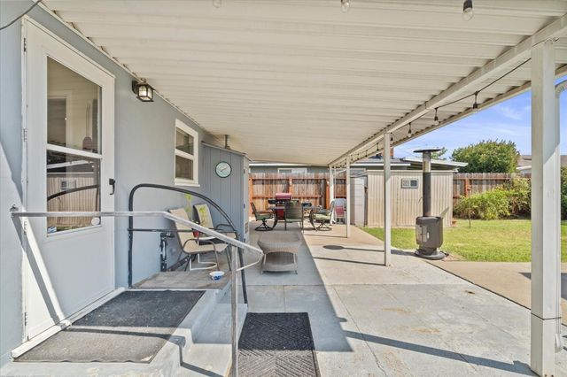 165 N Bryan Ave, Oakdale, CA 95361