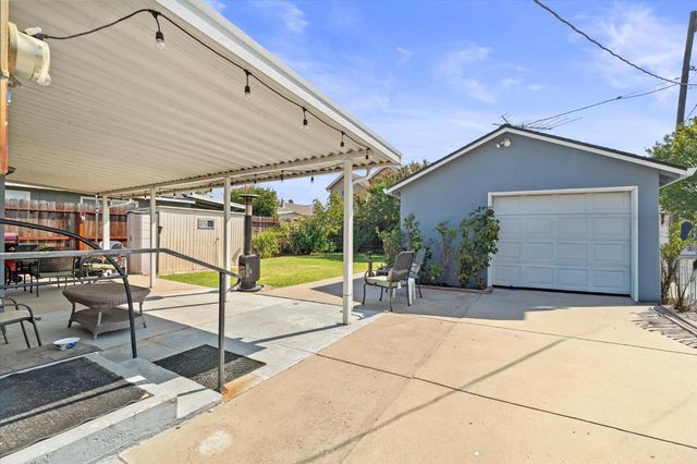 165 N Bryan Ave, Oakdale, CA 95361