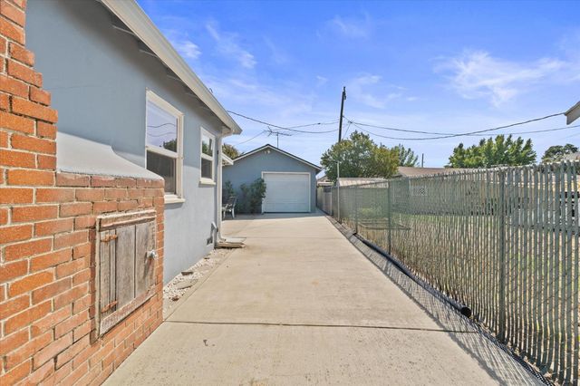165 N Bryan Ave, Oakdale, CA 95361