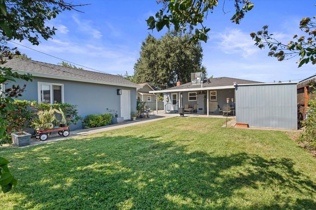 165 N Bryan Ave, Oakdale, CA 95361
