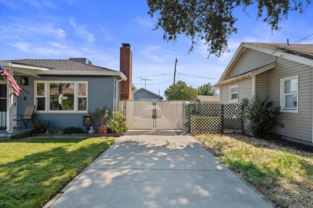 165 N Bryan Ave, Oakdale, CA 95361