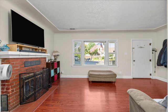 165 N Bryan Ave, Oakdale, CA 95361