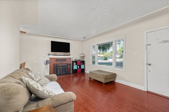 165 N Bryan Ave, Oakdale, CA 95361