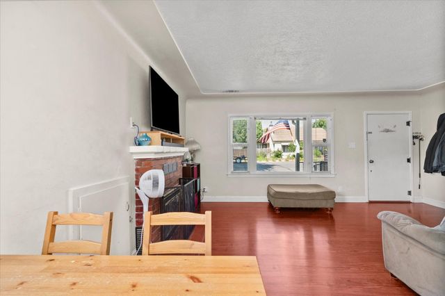 165 N Bryan Ave, Oakdale, CA 95361