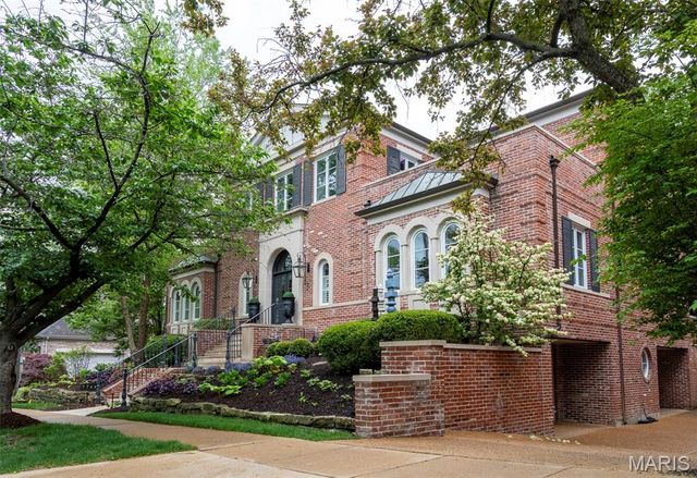 7744 Pershing Avenue, Clayton, MO 63105