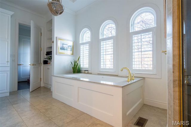 7744 Pershing Avenue, Clayton, MO 63105