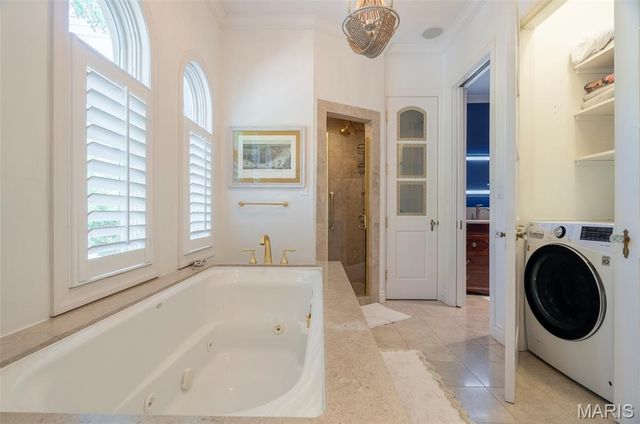7744 Pershing Avenue, Clayton, MO 63105