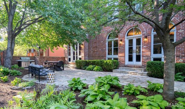 7744 Pershing Avenue, Clayton, MO 63105