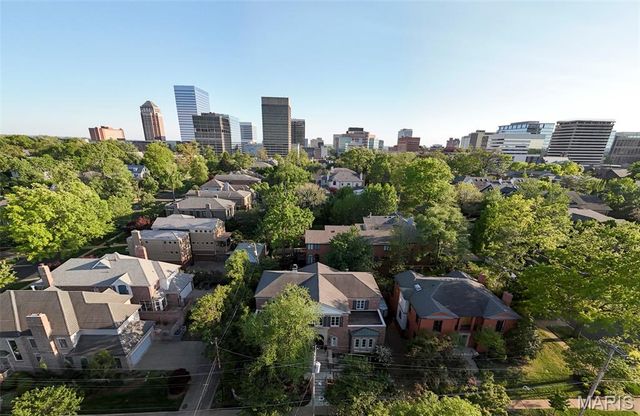 7744 Pershing Avenue, Clayton, MO 63105