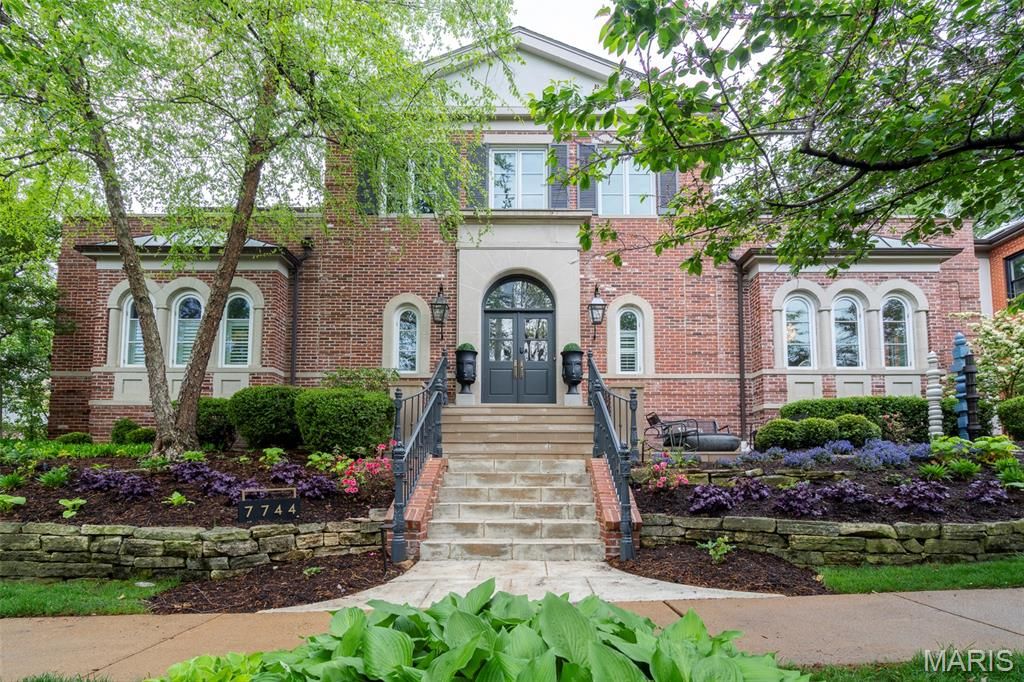 7744 Pershing Avenue, Clayton, MO 63105